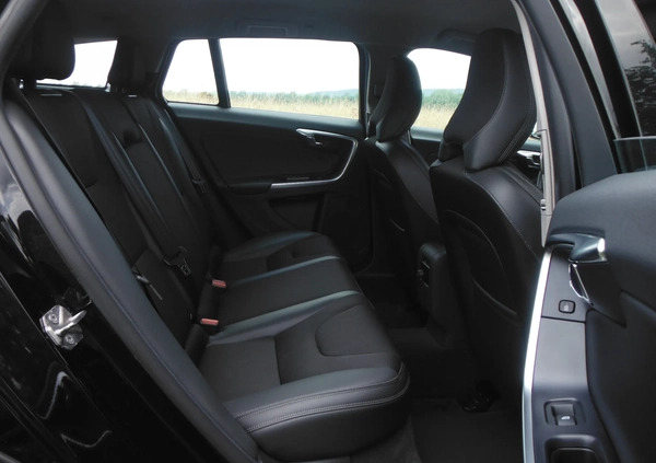 Volvo V60 Cross Country cena 73000 przebieg: 183000, rok produkcji 2017 z Dąbrowa Tarnowska małe 596